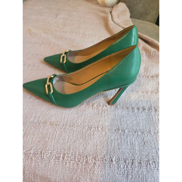 NEW YORK AND COMPANY - Picture 5 of 9